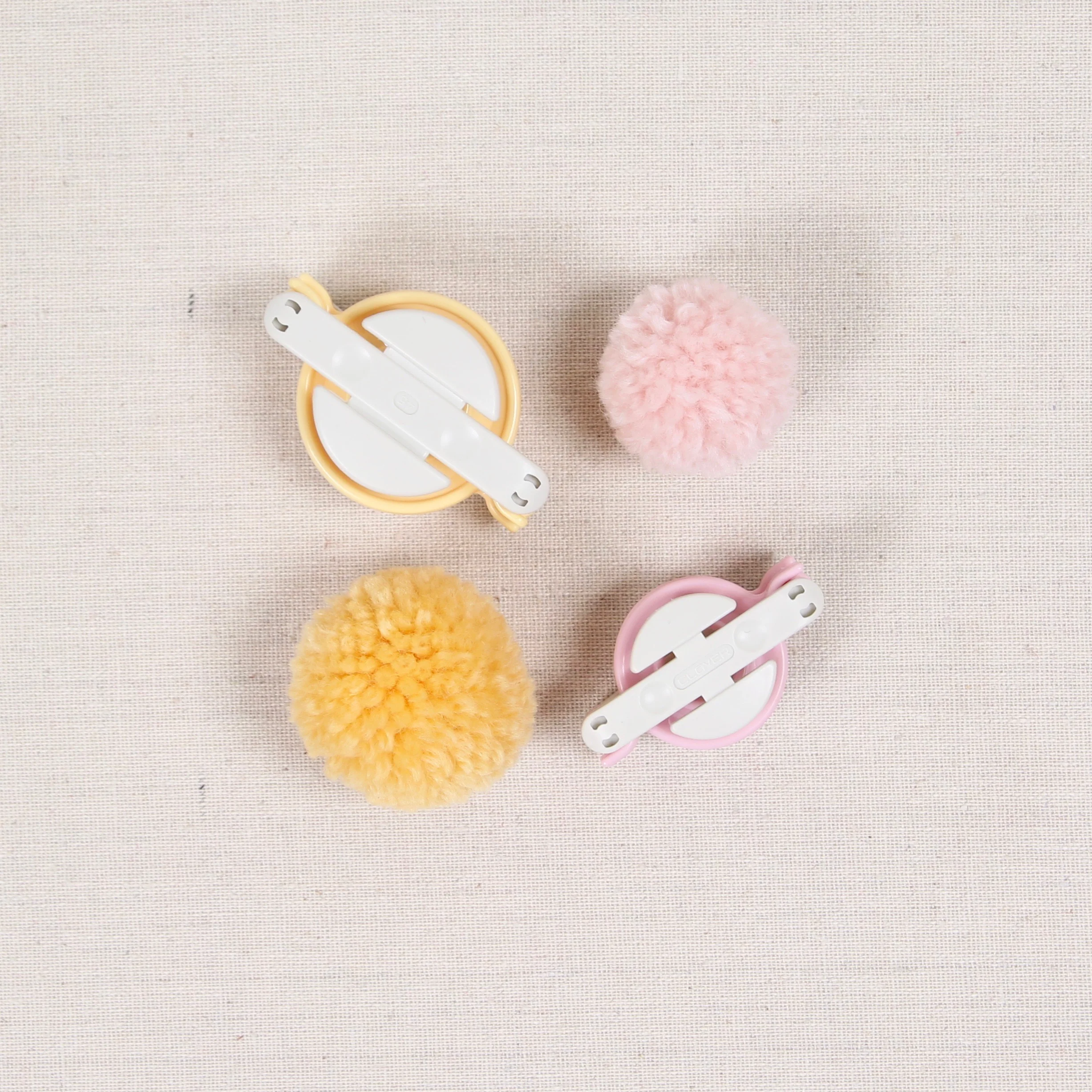 Clover Pom Pom Maker - Image 5
