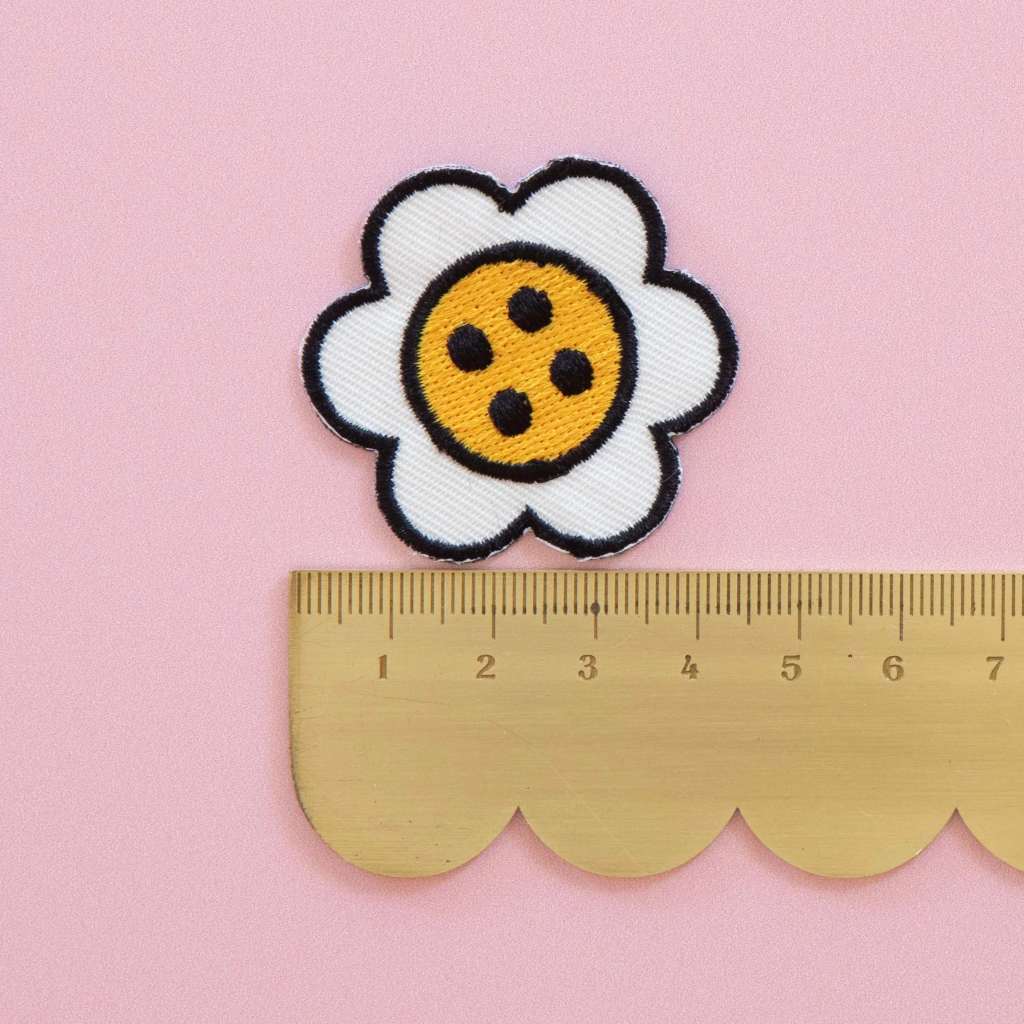 Daisy Button Iron-On Patch - Image 4