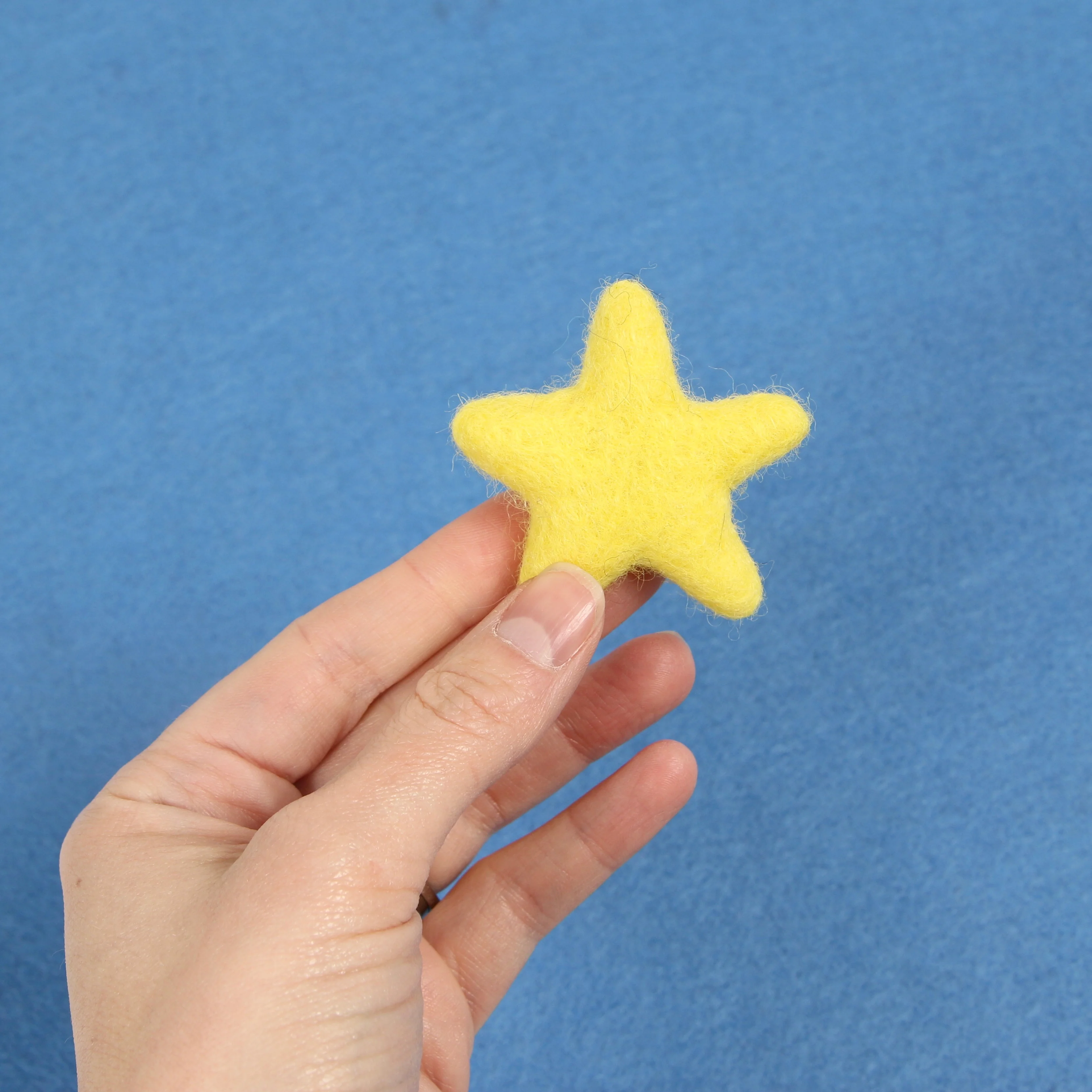 Felt Stars in Red - Image 6