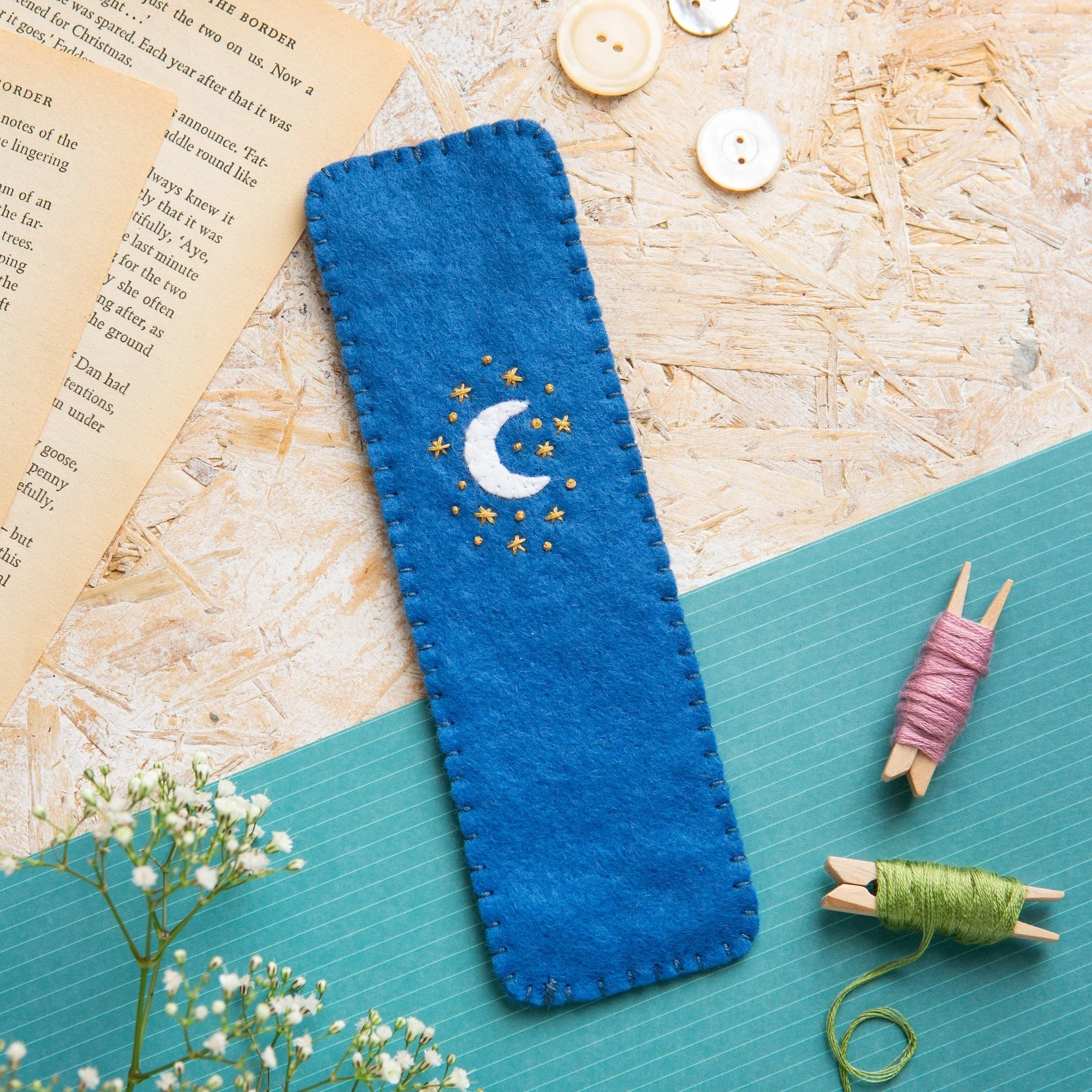 Hare Bookmark Felt Kit - Image 3