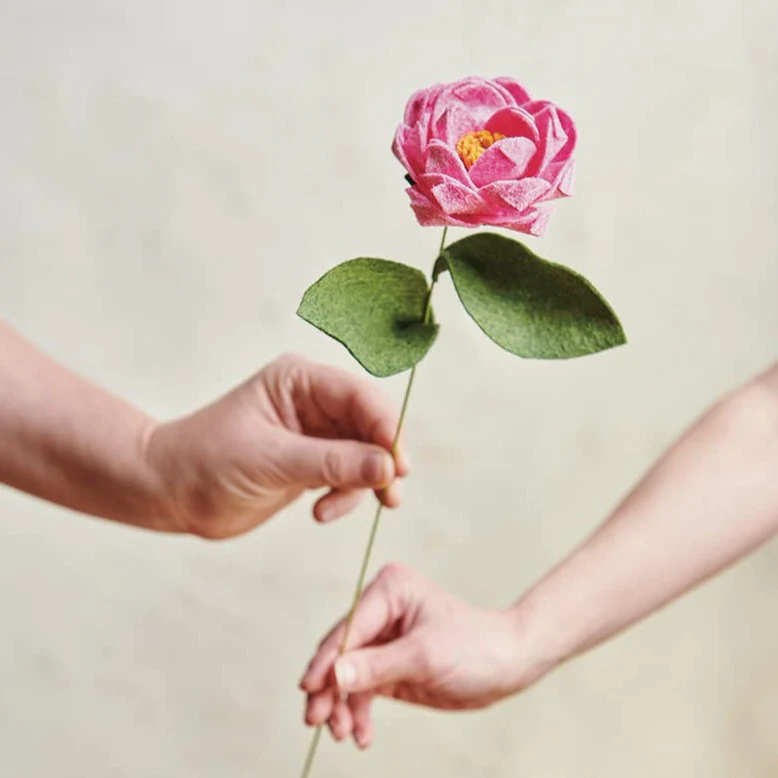 Make Felt Flowers: Four Seasons of Crafting Modern Plants & Flowers - Image 4