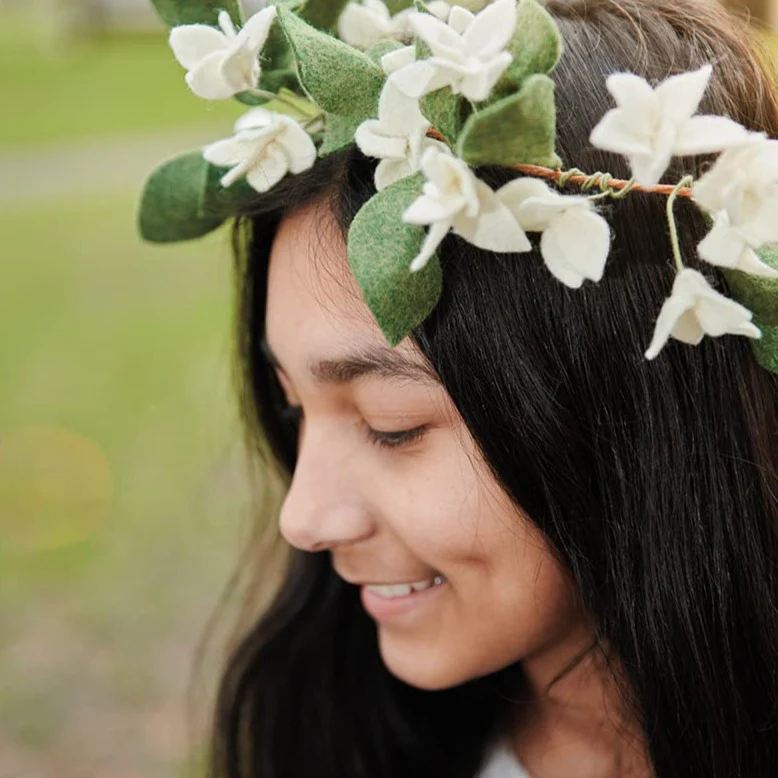 Make Felt Flowers: Four Seasons of Crafting Modern Plants & Flowers - Image 8