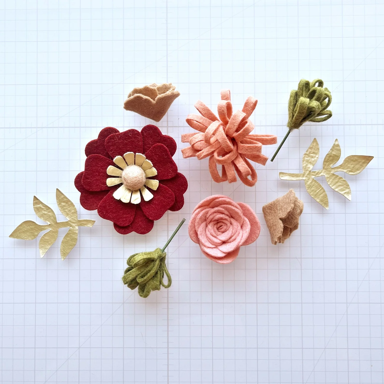 Mini Crimson Blush Felt Flower Kit - Image 7