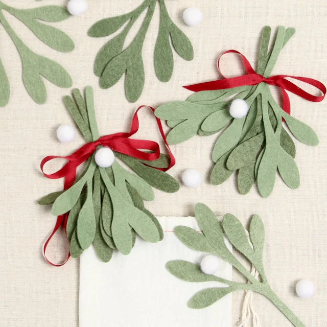 Mistletoe Felt-fetti - Image 2