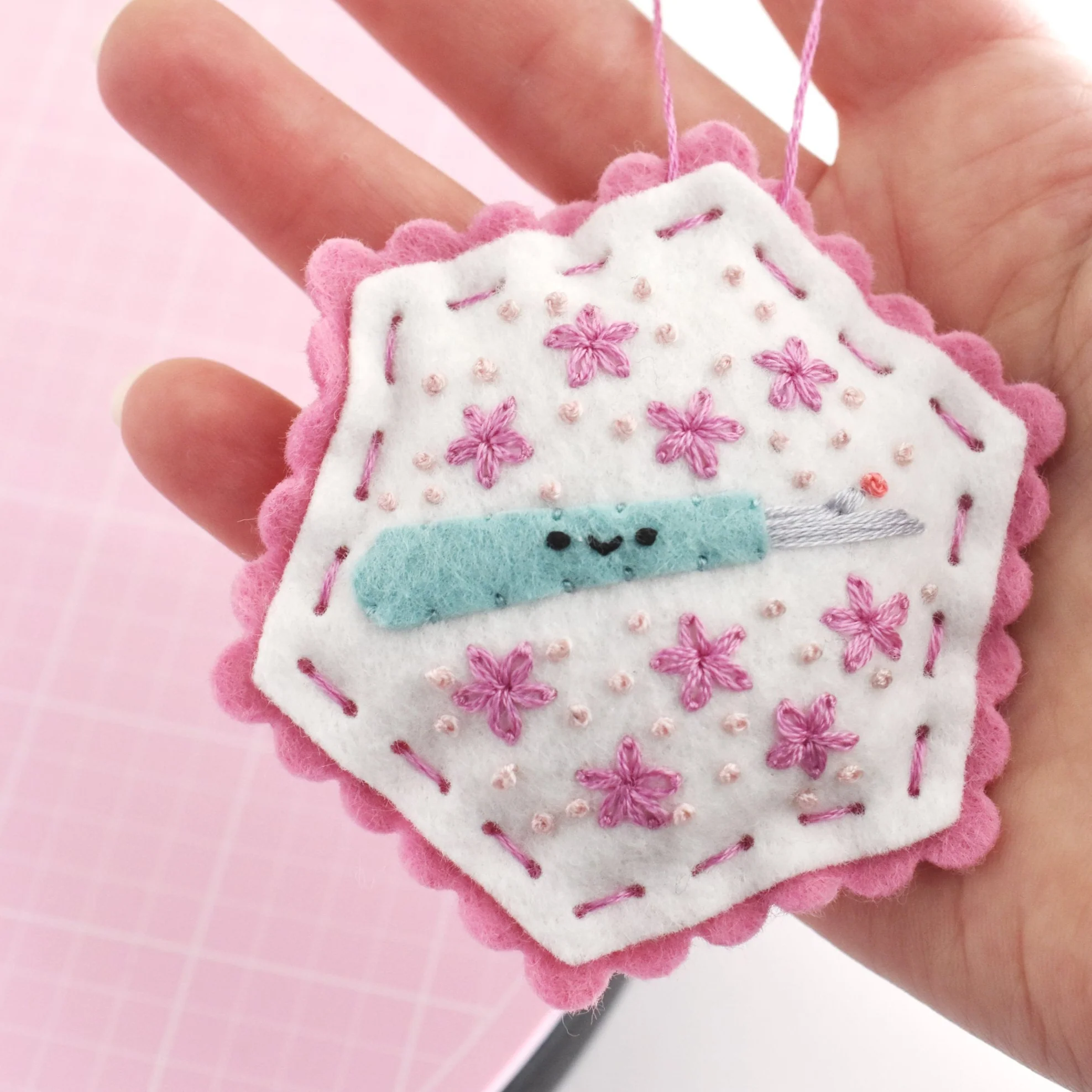 Sewing Bee Felt Ornaments Pattern - Image 10