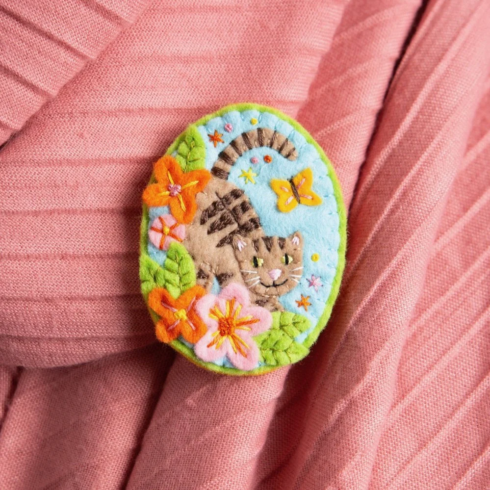 Tabby Cat Felt Craft Brooch Kit - Image 3